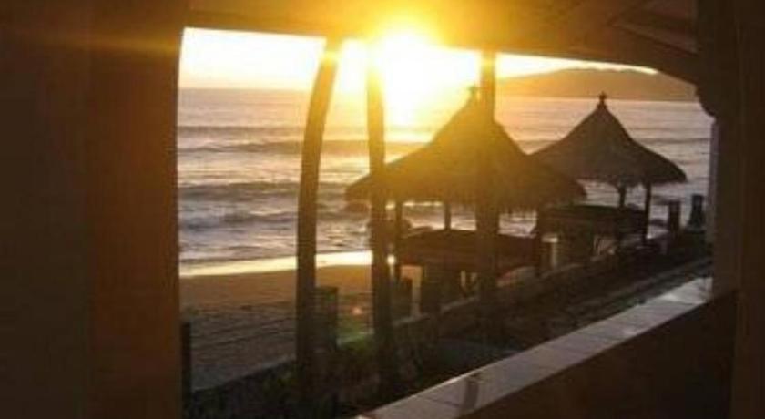 Hotel 77 Sunset Plaza Cisolok Exterior foto